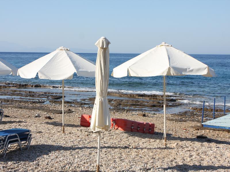 Pebble Beach Hotel Plomari ภายนอก รูปภาพ