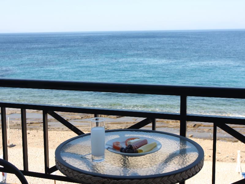 Pebble Beach Hotel Plomari ภายนอก รูปภาพ