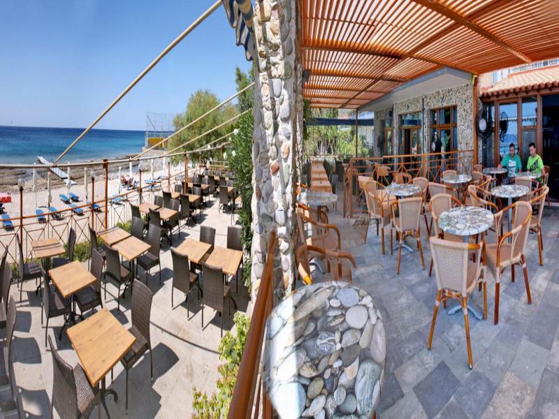 Pebble Beach Hotel Plomari ภายนอก รูปภาพ