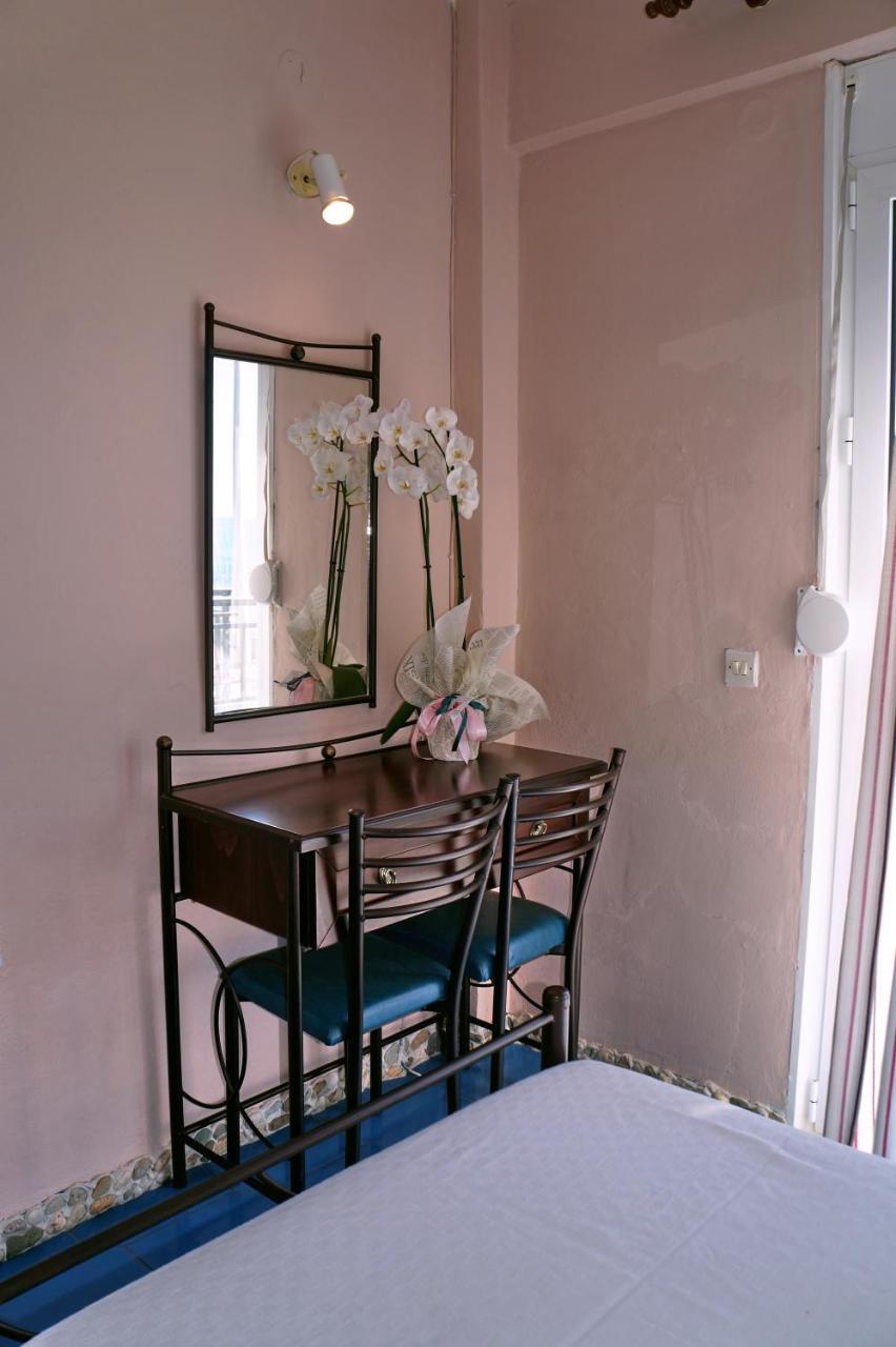 Pebble Beach Hotel Plomari ภายนอก รูปภาพ