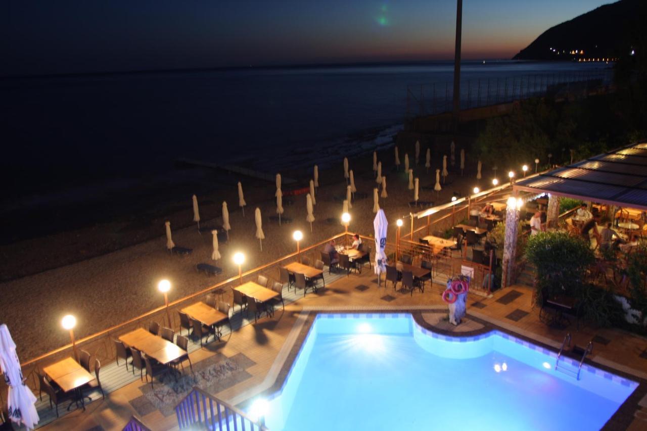 Pebble Beach Hotel Plomari ภายนอก รูปภาพ