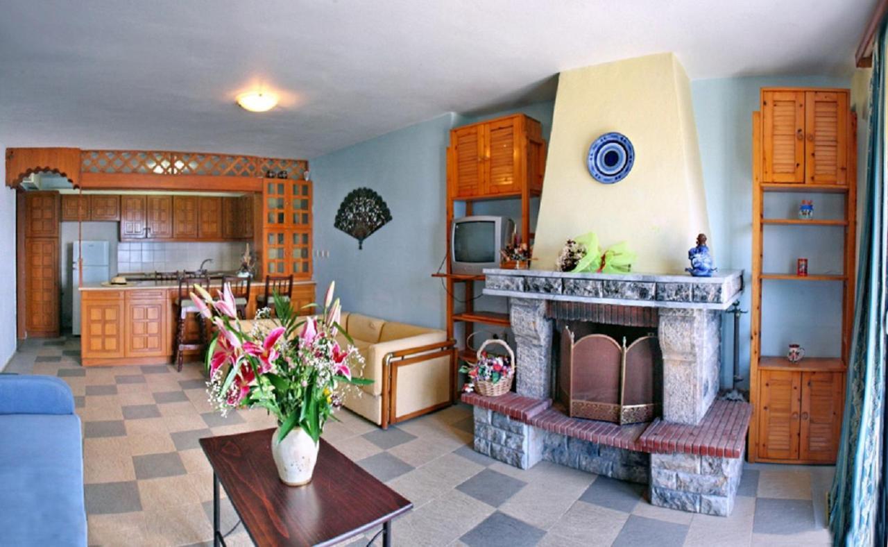 Pebble Beach Hotel Plomari ภายนอก รูปภาพ