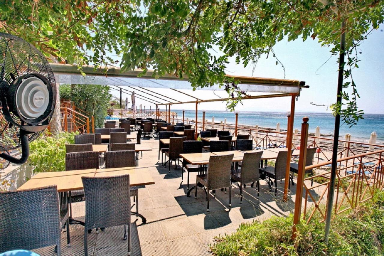 Pebble Beach Hotel Plomari ภายนอก รูปภาพ