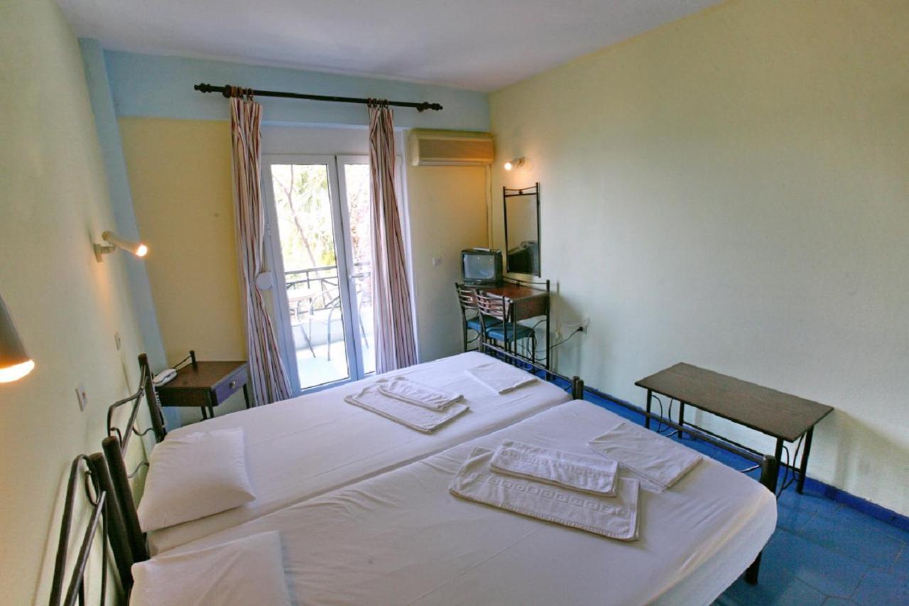 Pebble Beach Hotel Plomari ภายนอก รูปภาพ