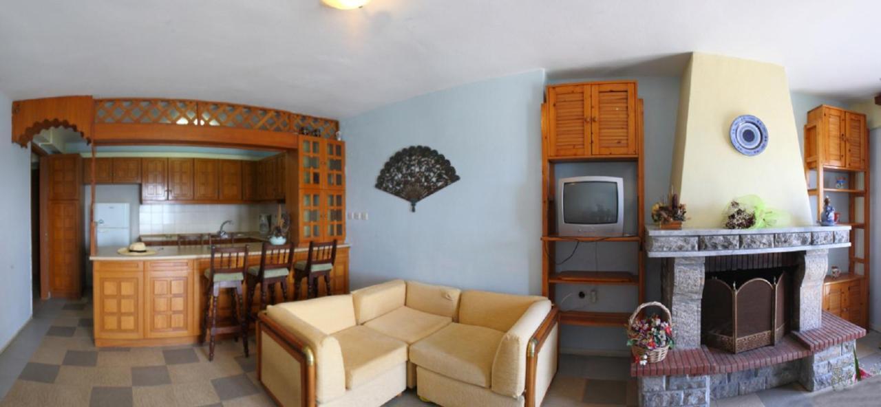 Pebble Beach Hotel Plomari ภายนอก รูปภาพ